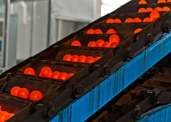 Produits neufs 20-150 mm Haute dureté du minerai de fer de meulage des médias boule de forgeage balle d'acier pour la machine de broyeur à billes usine