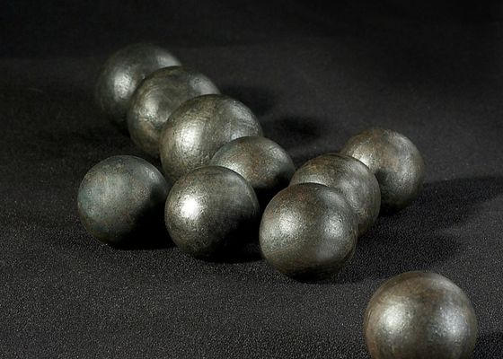 Billes de broyage forgées en acier à haute teneur en manganèse utilisées pour l'extraction du minerai et le processus de moulage rentable du broyeur à boulets