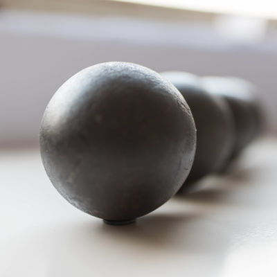 20-180 mm boule en acier forgé pour l'exploitation minière broyage du ciment Dureté d'impact 12 Joules HRC 55-65