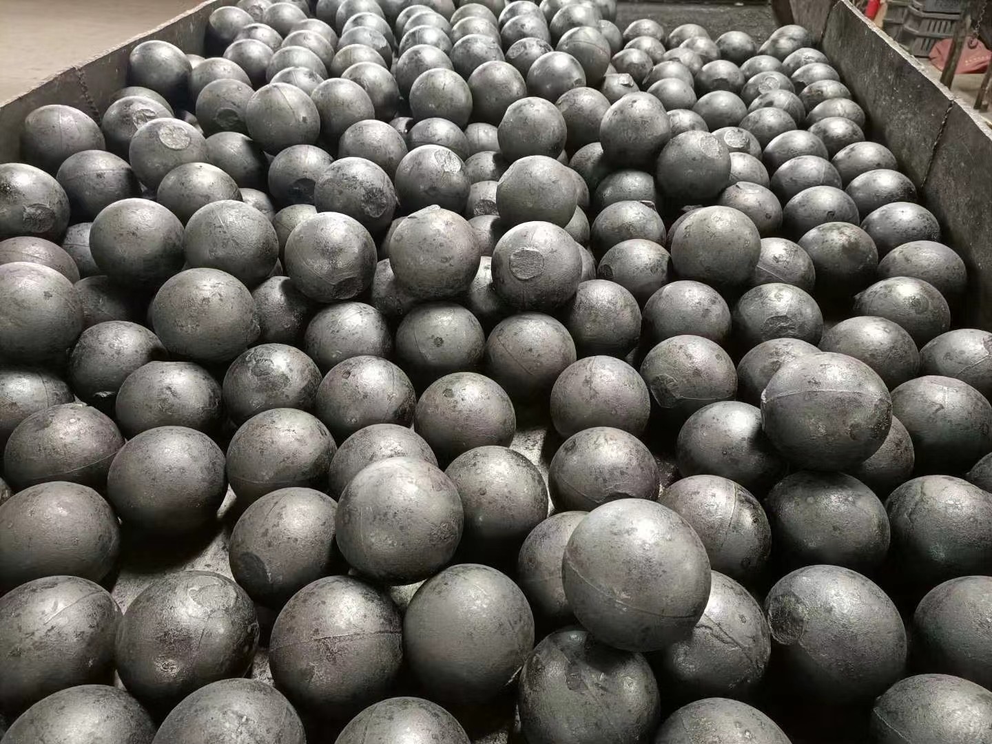 Boules de fonte polyvalentes pour différentes opérations de broyage industriel