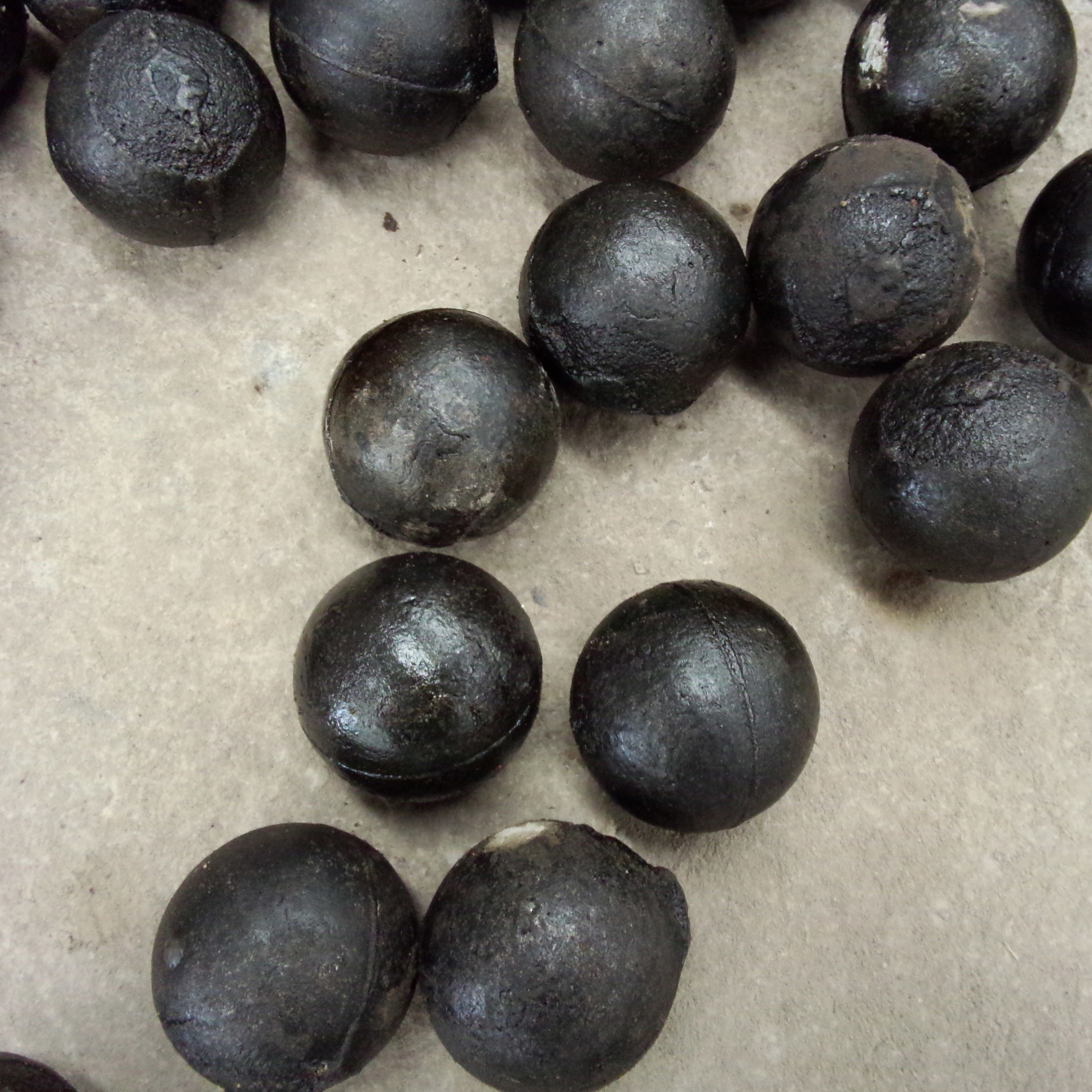 Forgeage de billes moyennes pour broyeurs à billes Taille 12 mm 20 mm 50 mm 100 mm 180 mm