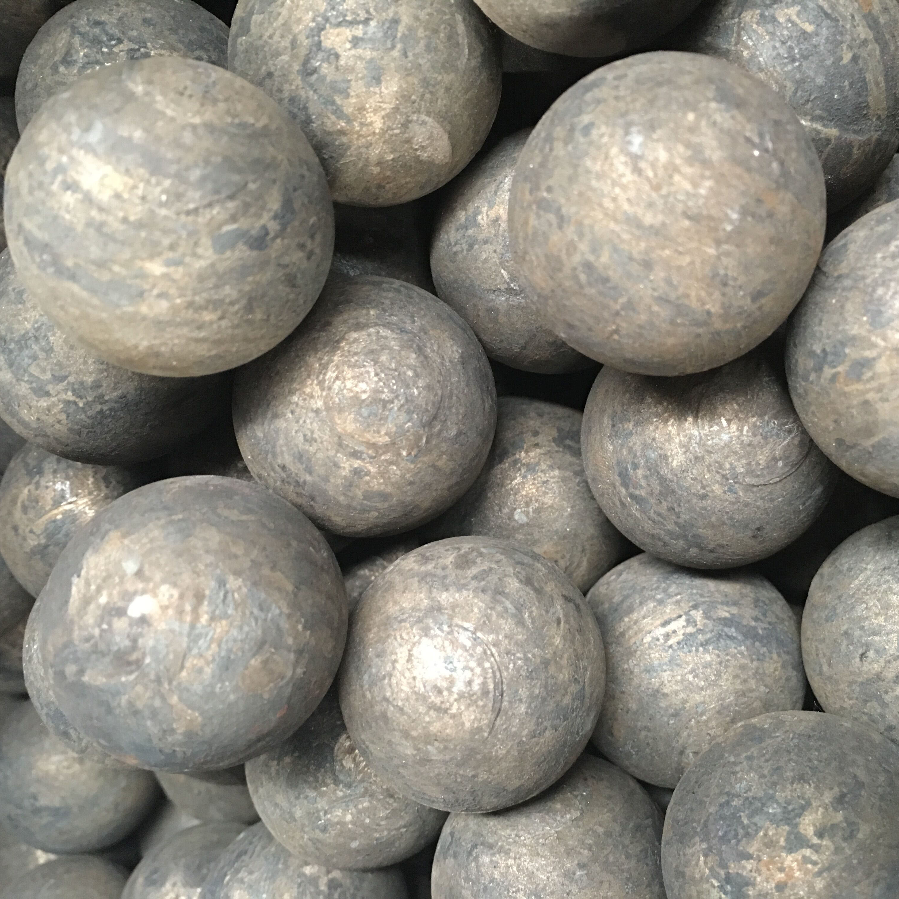 20-150 mm Boule en acier à roulement à chaud Haute dureté dans la machine de broyage à billes