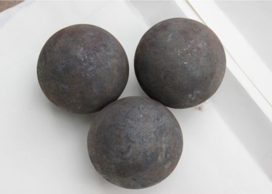 Billes de broyage forgées en acier à haute teneur en manganèse utilisées pour l&#39;extraction du minerai et le processus de moulage rentable du broyeur à boulets